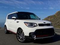 HEELS ON WHEELS: 2017 KIA SOUL REVIEW HEELS ON WHEELS: 2017 KIA SOUL REVIEW