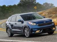 2017 Car Review: HEELS ON WHEELS: 2017 KIA NIRO REVIEW 2017 Car Review: HEELS ON WHEELS: 2017 KIA NIRO REVIEW