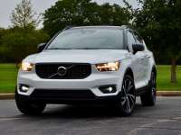 2019 Volvo XC40 Entry Luxury SUV Review by Larry Nutson +VIDEO