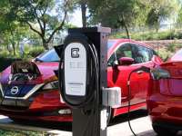 New ClipperCreek Dual Charging Station Charges Two Electric Vehicles Simultaneously
