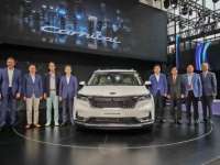 Kia Motors reveals new K5 and Carnival at Auto China 2020 Kia Motors reveals new K5 and Carnival at Auto China 2020