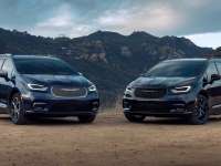 The Car Connection Picks Chrysler Pacifica as Best Minivan to Buy 2021