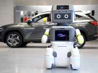 Hyundai Uses Customer Service Robot