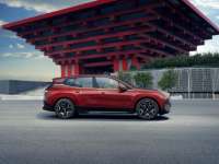 World premiere for the BMW iX and the latest generation of BMW iDrive with new digital services for China. World premiere for the BMW iX and the latest generation of BMW iDrive with new digital services for China.