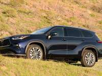 2022 Toyota Highlander Hybrid Platinum AWD - Review by David Colman +VIDEO