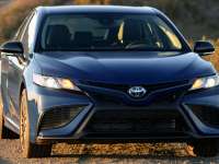 2023 Toyota Camry SE Hybrid Nightshade – Review by David Colman +VIDEO