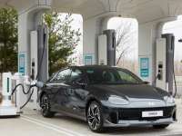 Hyundai Shows Robotic EV Charger +VIDEO Hyundai Shows Robotic EV Charger +VIDEO