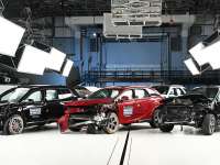 IIHS: Three midsize luxury SUVs excel in back seat protection