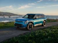 KIA EV9 NAMED 'BEST EV' IN 2024 MOTORWEEK DRIVERS' CHOICE AWARDS KIA EV9 NAMED 'BEST EV' IN 2024 MOTORWEEK DRIVERS' CHOICE AWARDS